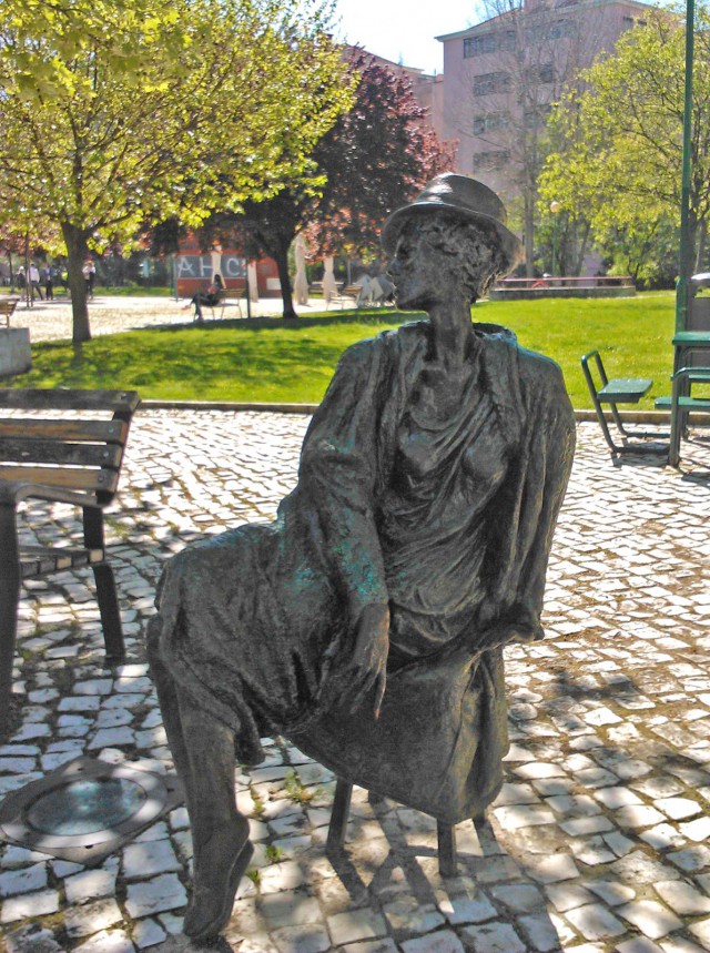 Ikäänyvillä on muutakin tekemistä kuin istuskella puistossa