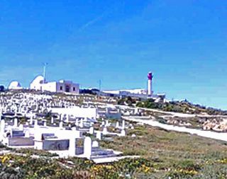 Tunisiassa maan tapa on pitää haudat valkoisina, kun taas me viemme haudoille kukkia.