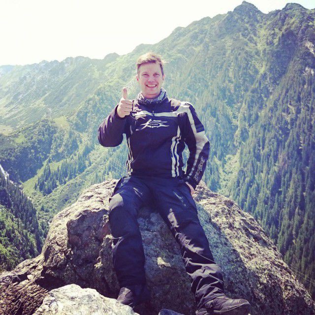 Rakasta lähimmäistäsi niin kuin itseäsi. Rakasta myös itseäsi niinkuin lähimmäistäsi. Kuva Transfăgărășan, Romania