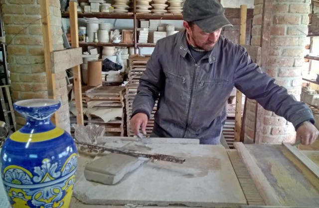 Materiaali "leivotaan" muotilla halutun näköiseksi ja kokoiseksi.