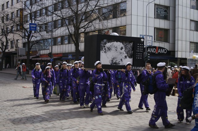 Finnish engineering students in student coveralls / By Karri Huhtanen from Tampere, Finland - IMG_4951.jpg, CC BY-SA 2.0, https://commons.wikimedia.org/w/index.php?curid=3244693