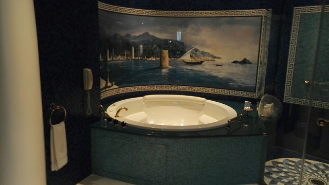 Jokaisessa Burj Al Arab hotellin sviitissä on poreamme.