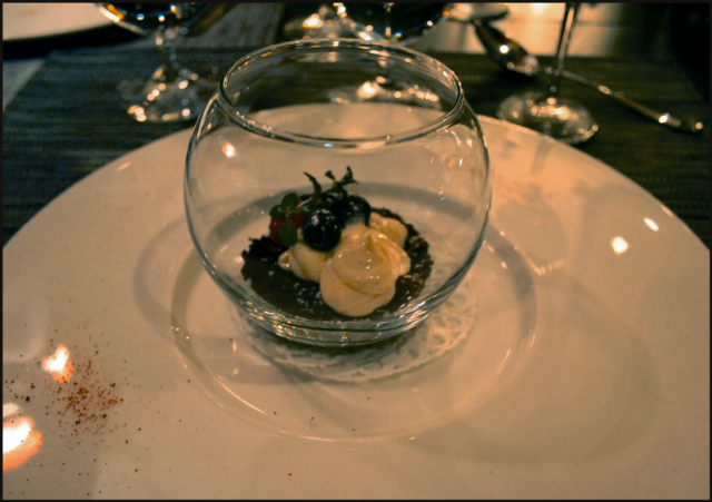 Jälkiruoaksi juustokakku a'la Hermitage. VIINI: Château Vartely Ice Wine Riesling