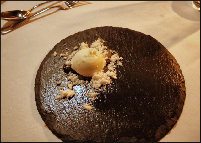 Suunpuhdistajan roolissa toimi sitruunaparhait, mukana lakristia, sitruunaa oli kolmella eri tavalla.