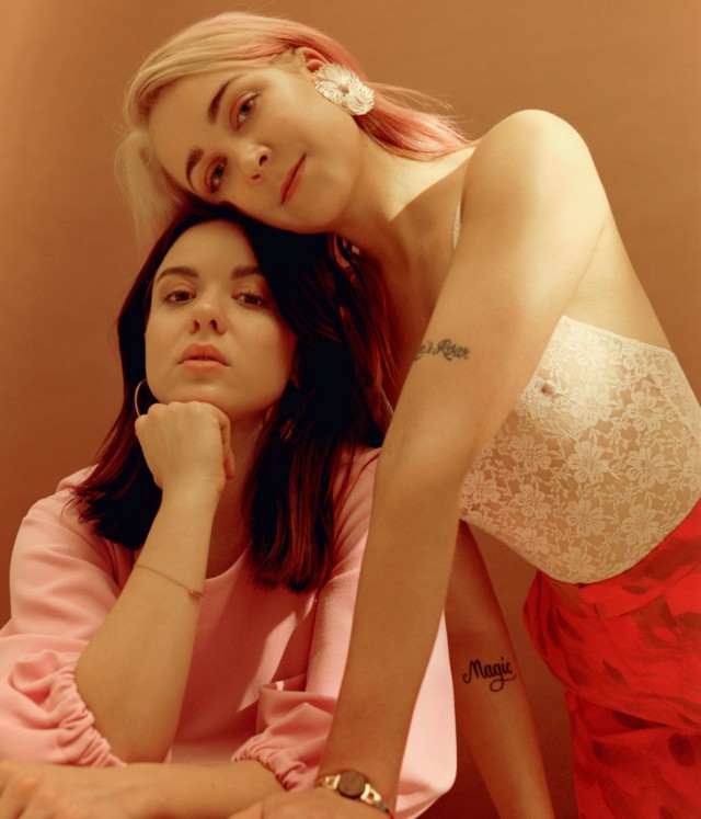 Unelmien tytöt Lina Schiffer (vas.) ja Taika Mannila.