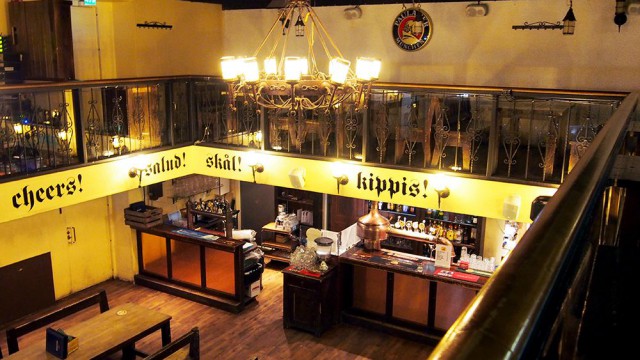 Puitteissa on saksalaisen kansanjuhlan henkeä.