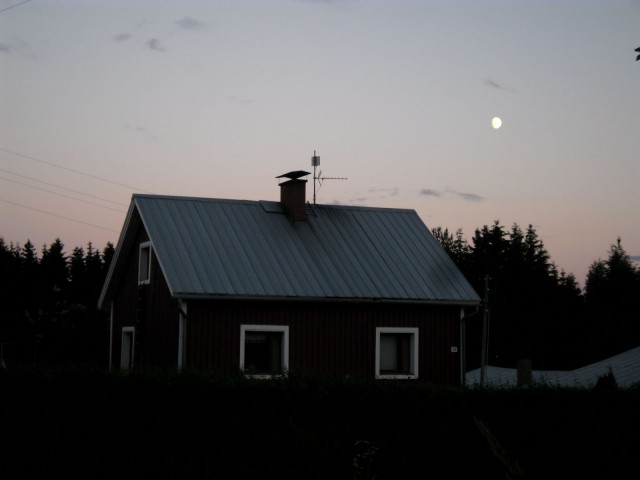 Kaikki eivät nuku hiljaa, yö ei aina ole äänetön. (06/2015, Kitee)