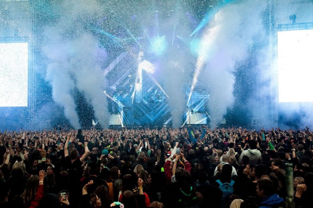 Calvin Harris sai yleisön kädet ilmaan viime vuoden Provinssissa.