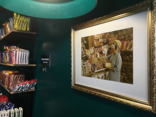 Helinä Koskela piti Roobertin Herkku -nimistä liikettä Iso Roobertinkadulla vuoteen 1989.