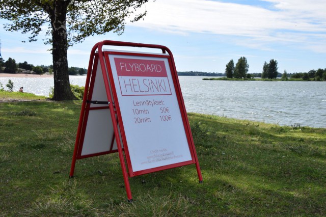 Flyboard Helsinki löytyy Hietaniemen uimarannan pohjoiskärjestä.