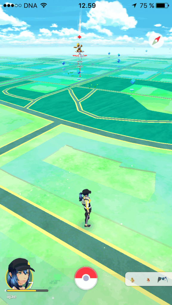 Pasilassa näyttäisi olevan punaisen joukkueen omistama Pokémon-sali.