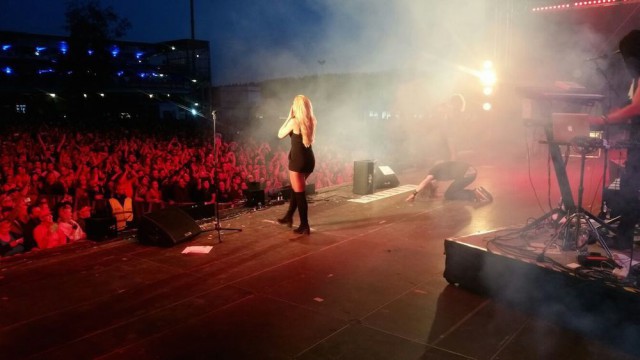 E-Type kiitteli yleisöä vuolaasti.