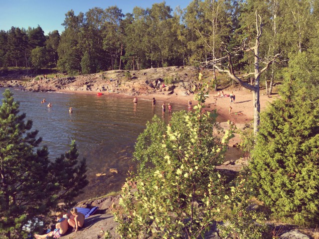 Hevossalmen uimarannalla maisema korvaa palvelut.