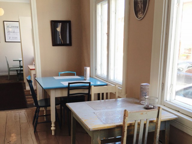 Wanhan Rauman Kaffebarissa on menneen ajan tuntua.