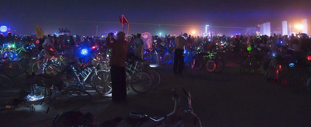 Tälle pyöräparkkikselle kalpenee Flow´nkin parkkipaikka.