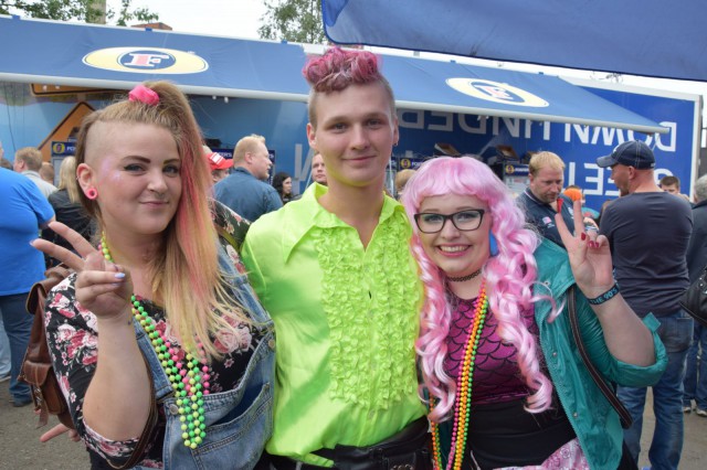 Näiltä nuorilta ei tyyliä puutu.