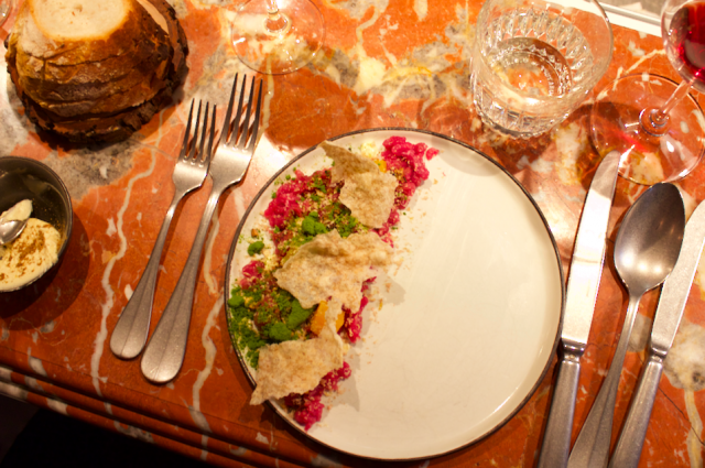 Ravintola Oxin tartar on kuin taideteos.