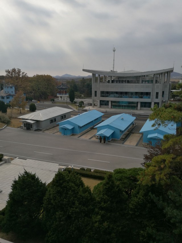 Erityisesti rajavyöhykkeellä kannattaa kysyä etukäteen lupa jokaista kuvaa varten. En saanut kaikkea sielläkään kuvata yllätys yllätys.