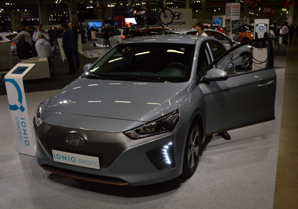 Hyundai Ioniq Electric -täyssähköauto.