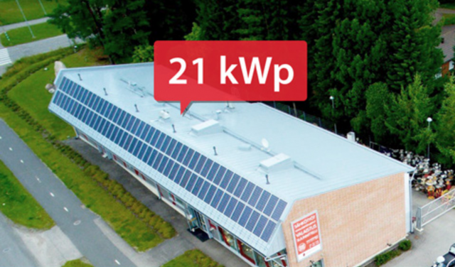 Sähkötalon oma aurinkovoimala tuottaa sähköä 4-5 kertaa enemmän kuin Teslalla ajellessa kuluu vuodessa.