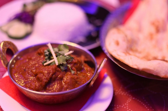 Chili lamb -annoksesta löytyy paistettua lammasta ja ruskistettua paprikaa voimakkaasti maustetussa soija-tomaatti-inkivääri-valkosipuli-chilikastikkeessa. Huh ja nam!