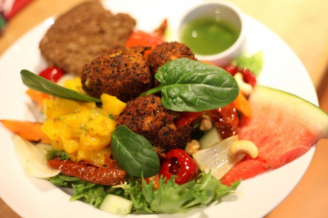 Rantakertun batamole-pyöryköistä löytyy bataattia, kvinoaa ja chiliä. Kuori on täydellisen rapea.