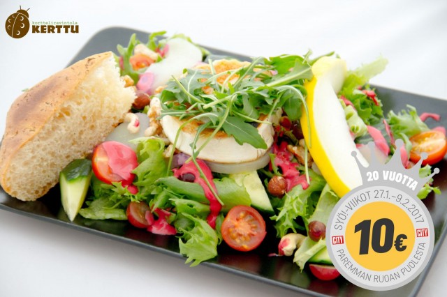 Vuohenjuustosalaatin kruunaa kirpsakka ja makea vadelmavinegretti.