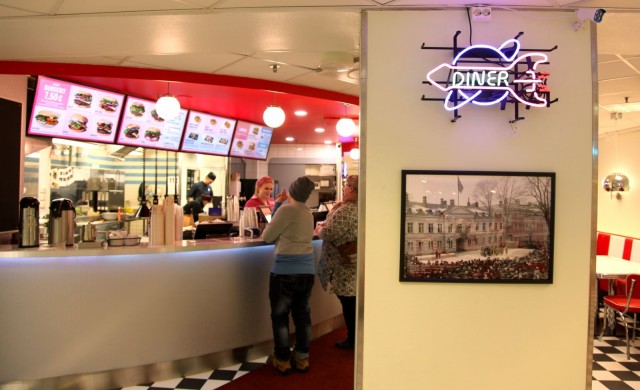 Diner-tunnelmaa Hellon tapaan.