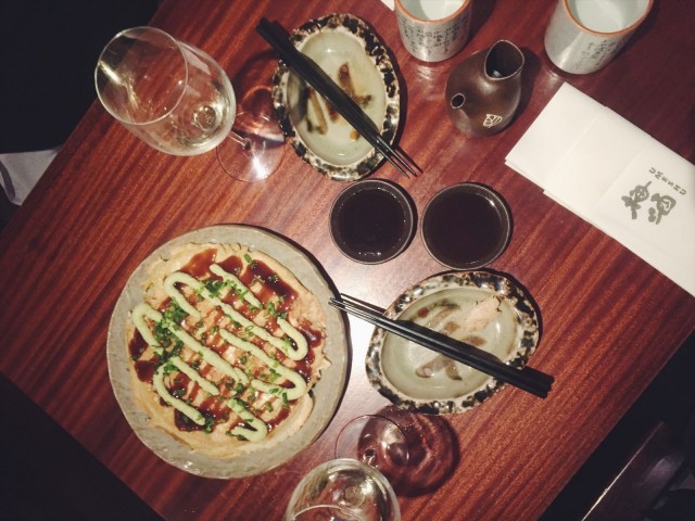 Umeshun okonomiyaki on mieleenpainuva annos, joka maistuu yhtä aikaa tutulta ja eksoottiselta.