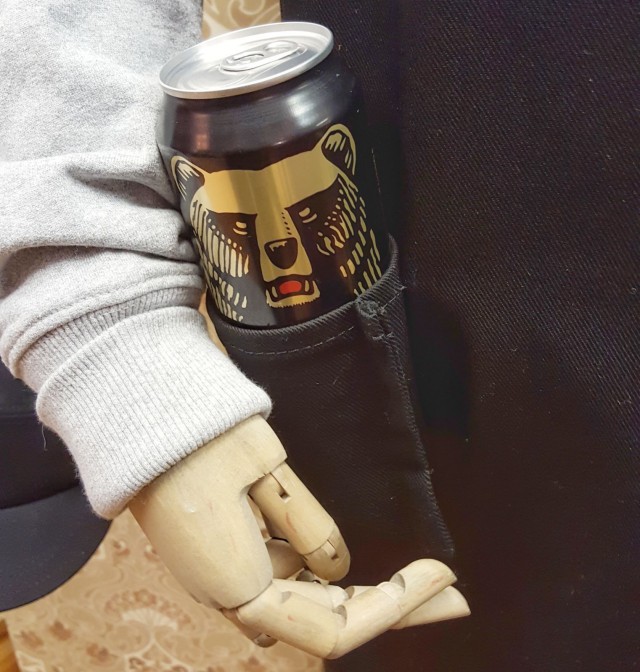 Tölkkitasku esiliinassa