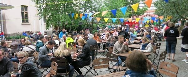 Koulun terassilla tepastellaan ensi kesänä kivetyksen päällä entisen hiekkapohjan sijaan.