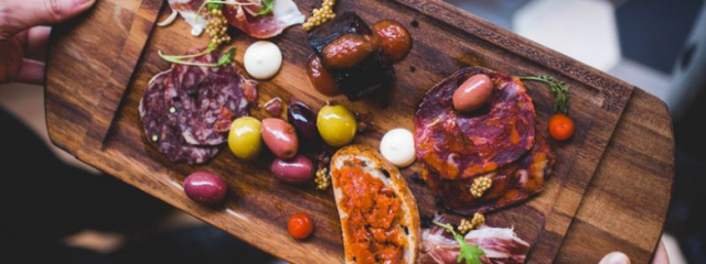 Tutustu Reetan ravintola-arvosteluihin osoitteessa www.toptaste.fi/blogi