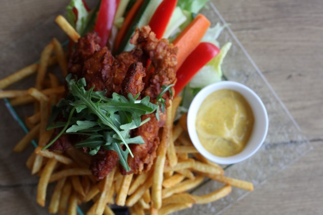 Golden Grillin kanafileet on kuorrutettu talon corn flakes -kuorrutteella. Mitä muuta sitä ihminen tarvitseekaan?