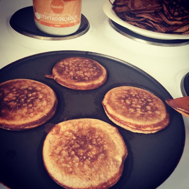Sunnuntaiaamu, aurinko ja kookosöljyssä paistetut proteiiniletut<3