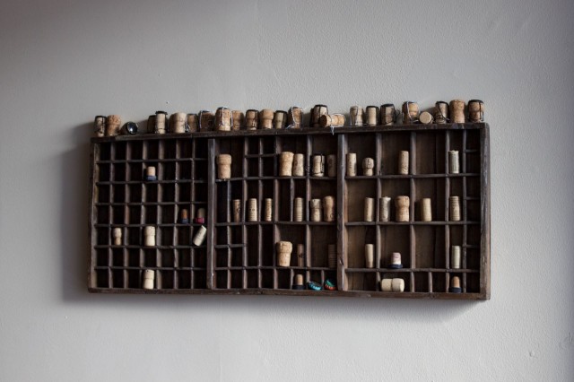 Laajasta viinivalikoimasta riittää aineksia sisustukseenkin.