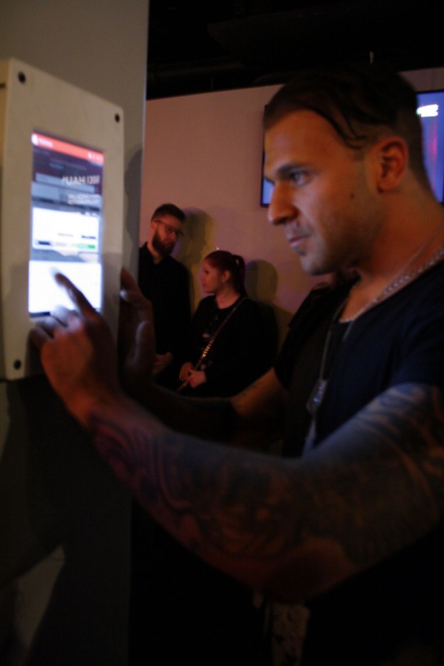 Hunks-Janne neroilemassa.