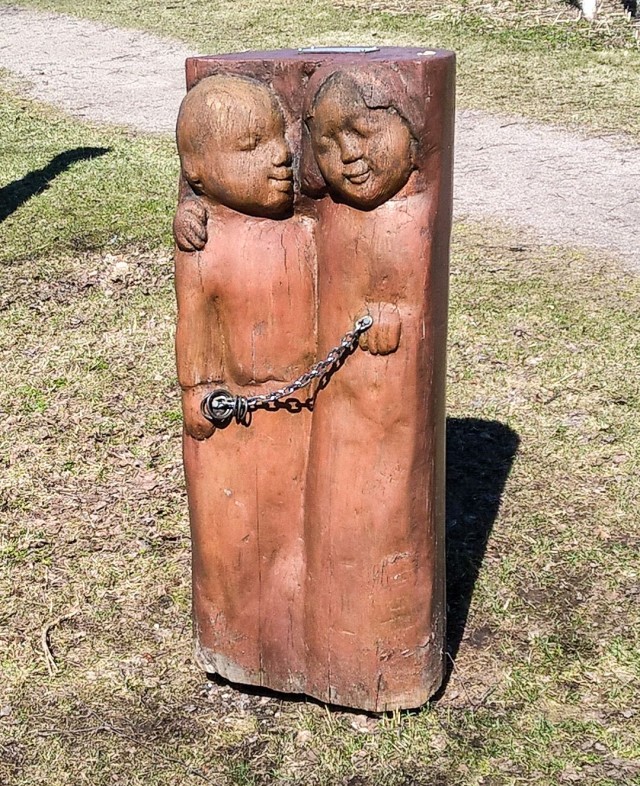 Pikku Huopalahden nurmikolla