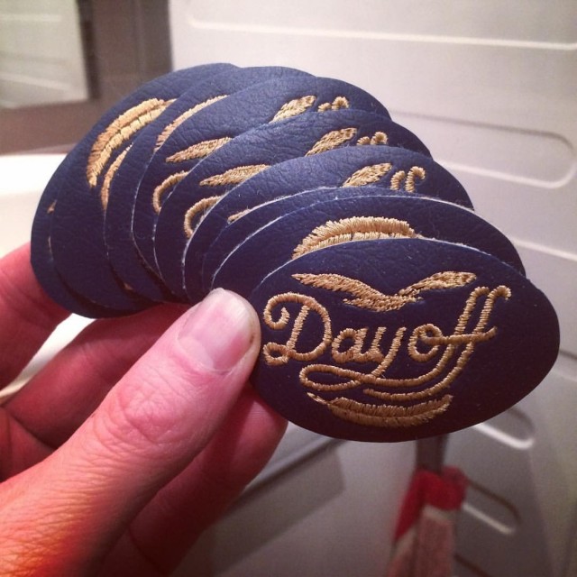 Alkuperäisiä Day Off -merkkejä 1970-luvulta. Vahva logo toimii edelleen.