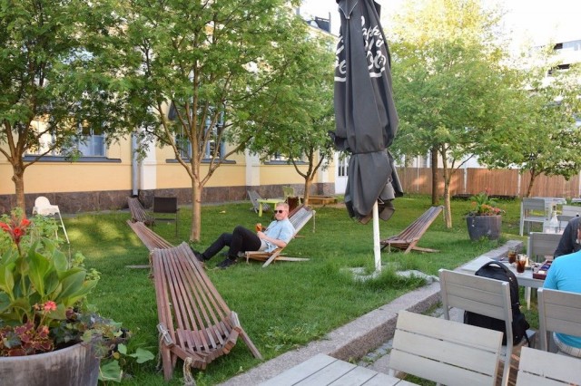 Onpas nämä aurinkotuolit mukavia.