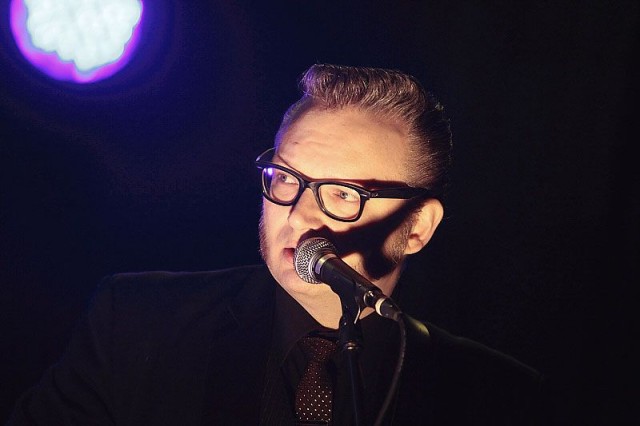 ”Miku oli meidän häissä, ystävänä ja soittajana. Nyt teemme töitä yhdessä, toisinaan lauleskellen, usein naureskellen. Huikeen mukava heppu ja pirskatin hyvä kokki ja tiimin yhteen hitsaaja.” – Niina Isokangas