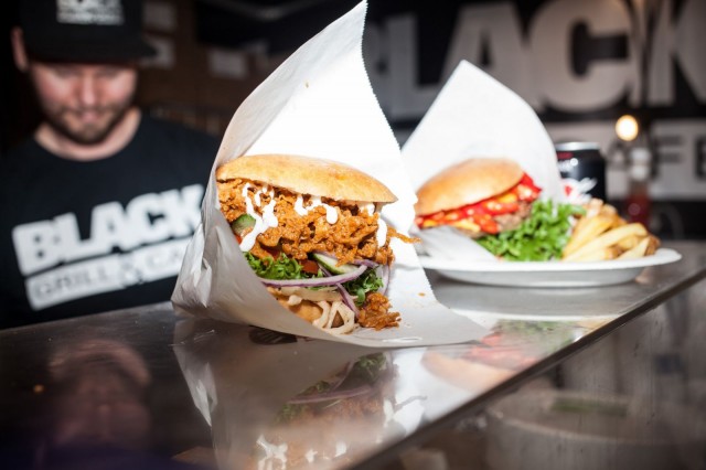 Herkkuhampurilaisen voimalla kelpasi jatkaa Tuska-viikonloppua.