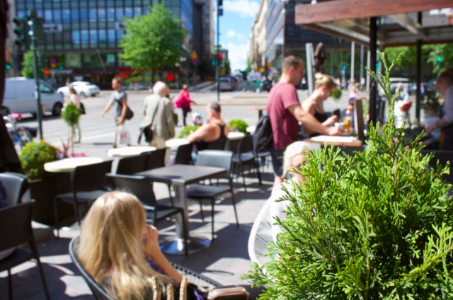 AKAn terassilla on oma tiski.