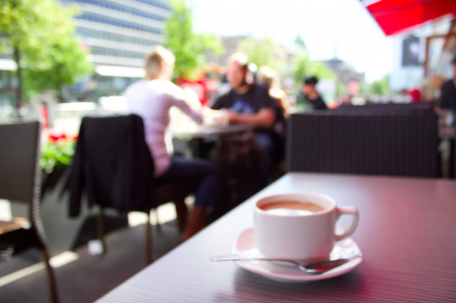 Lasipalatsille kannattaa suunnata vaikka aamukahville.