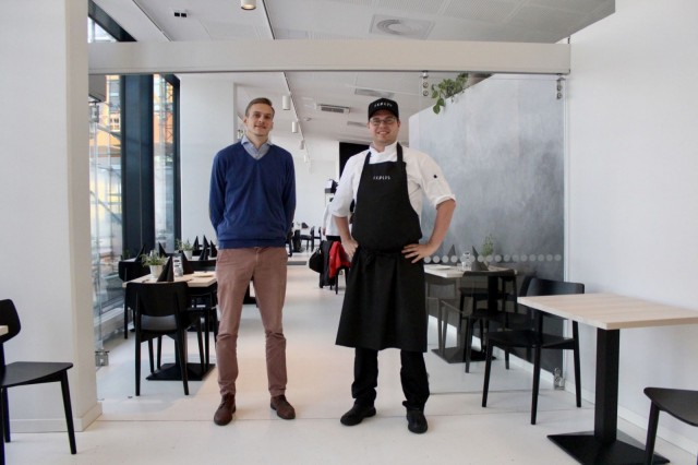 Oskar Aspelin (vas.) ja Niklas Kamila.