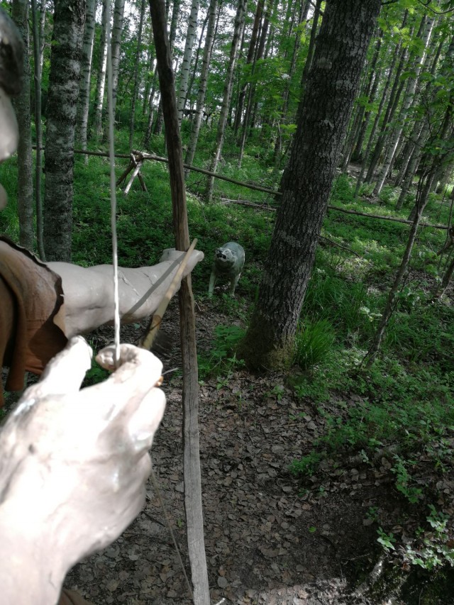 Jousipyssyllä sai metsästettyä aterian jos ansa ei tepsinyt.