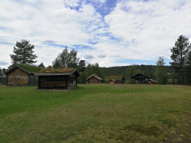 Suomalaista asutusta.