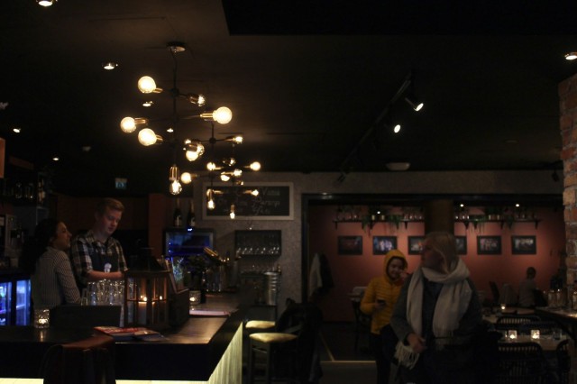 Nimensä mukaisesti Guru's Kitchen & Bariin kuuluu ruokapuolen lisäksi olennaisesti myös baari iltaohjelmineen. Syksyn aikana luvassa on muun muassa DJ-vierailuja sekä uudenlainen iltabuffet.