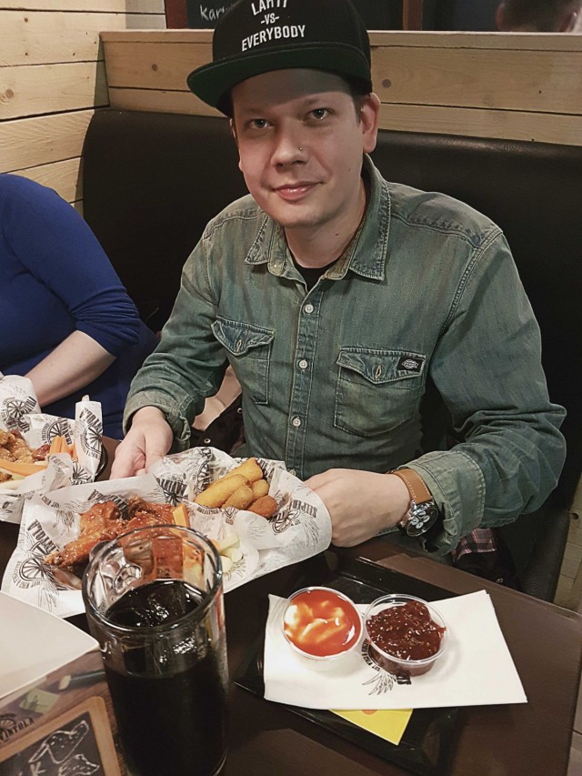 Siipiravintolan mätöt maistuvat myös lahtelaiselle räppärille Jussi Kuomalle.