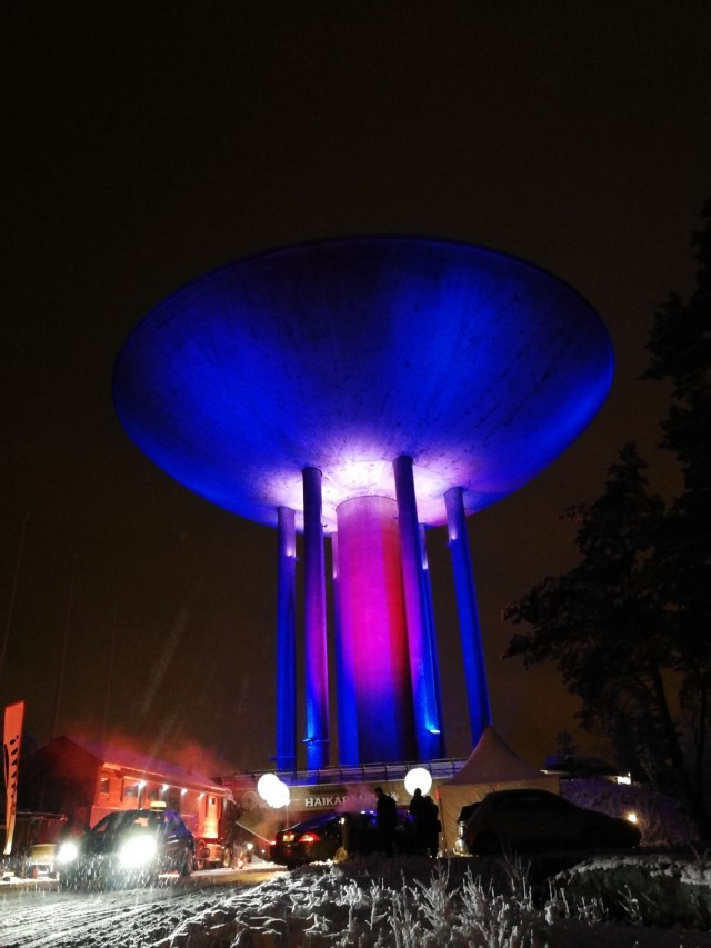 Monin bileissä Haikaranpesä oli lavastettu UFO:ksi. Hissillä mentiin avaruuteen ja ylhäällä oli avaruusolioita.