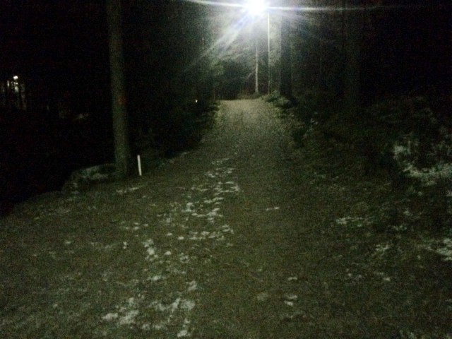 Polku jota kuljen, voi hetkittäin kadota näkyvistä. Mutta silti se on olemassa. Kuten minäkin.